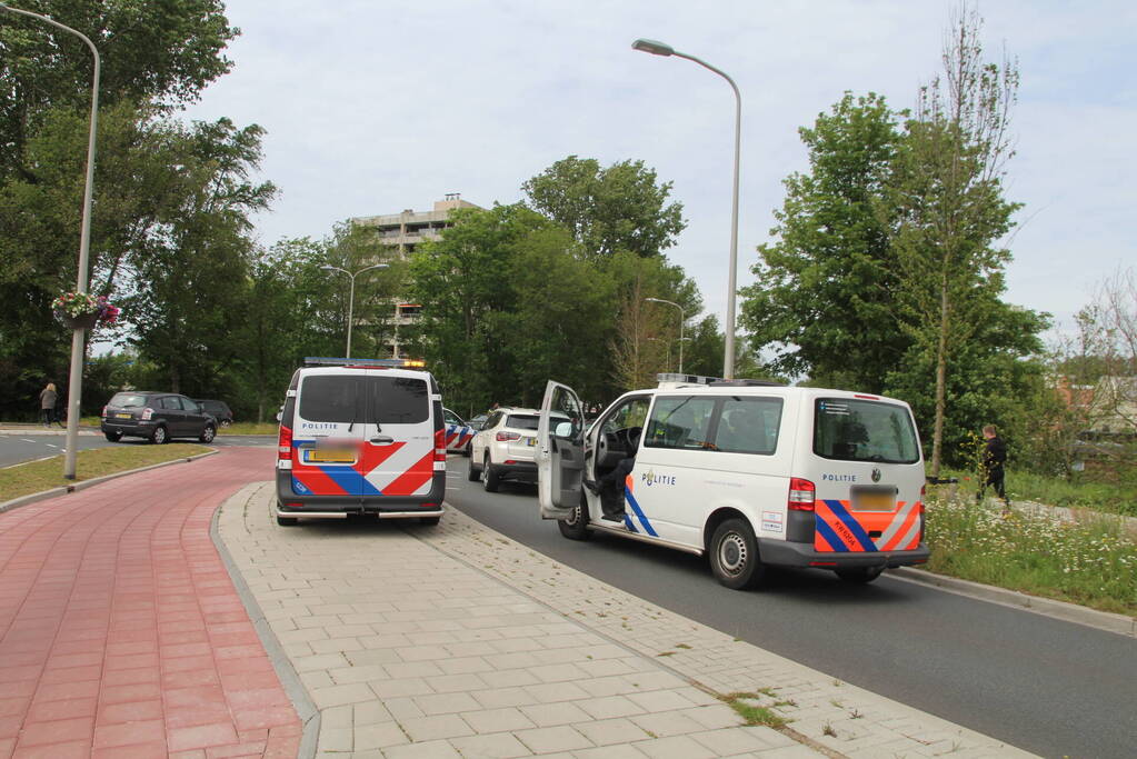 Scooterrijder gewond bij aanrijding op rotonde