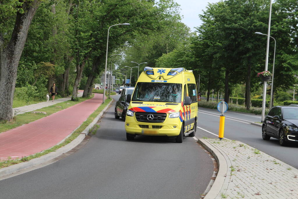 Scooterrijder gewond bij aanrijding op rotonde