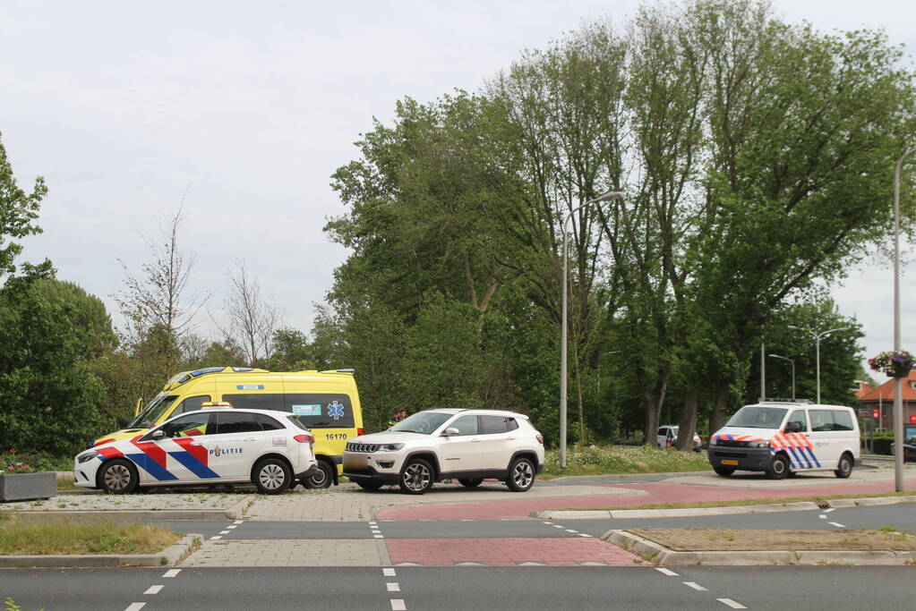 Scooterrijder gewond bij aanrijding op rotonde