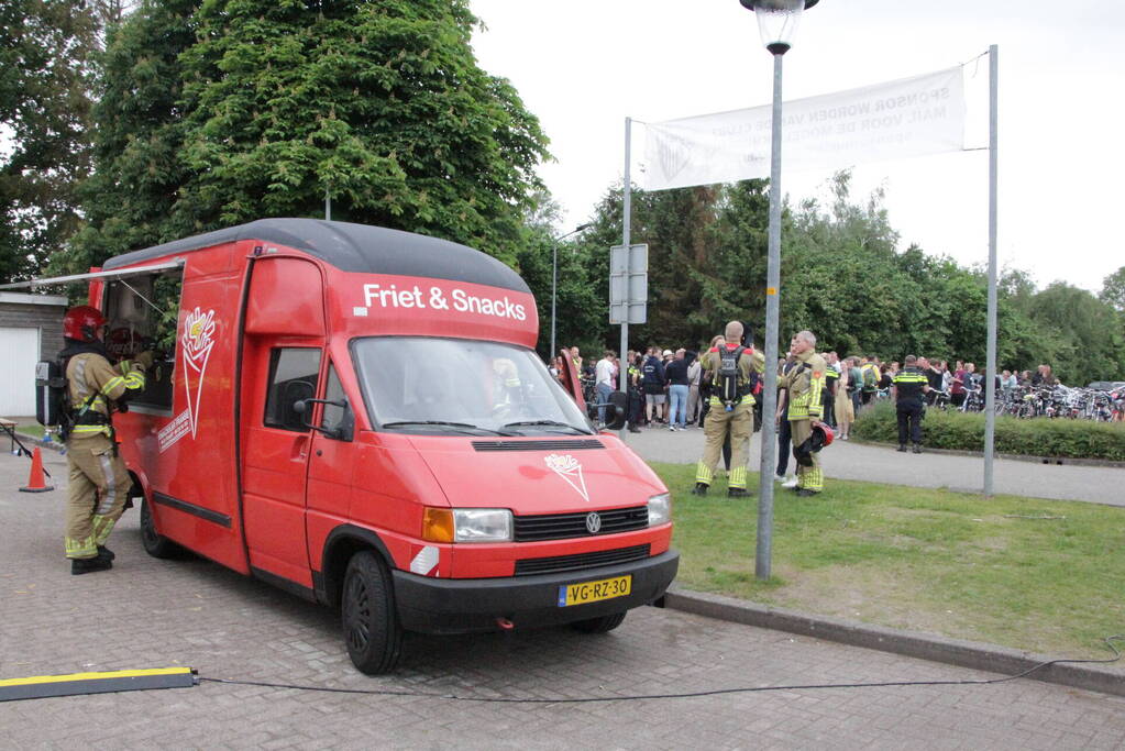 Frietkar vliegt in brand tijdens evenement