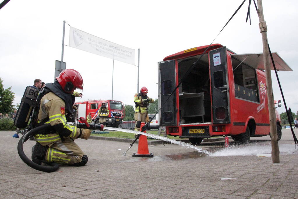 Frietkar vliegt in brand tijdens evenement