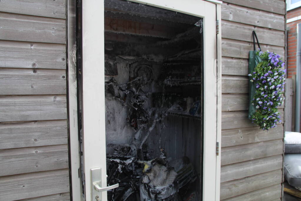 Brand in schuur van woning door accu e-bike
