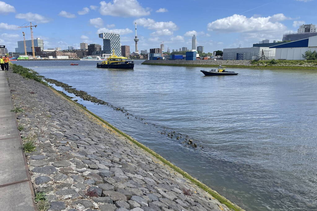 Persoon gewond na te water raken