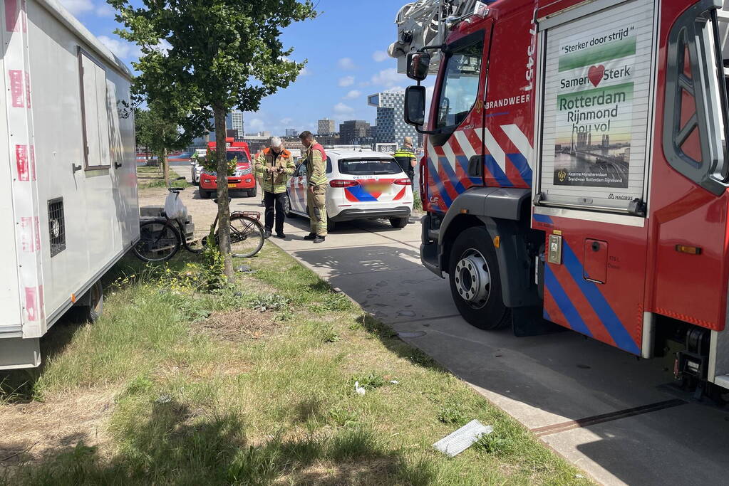 Persoon gewond na te water raken