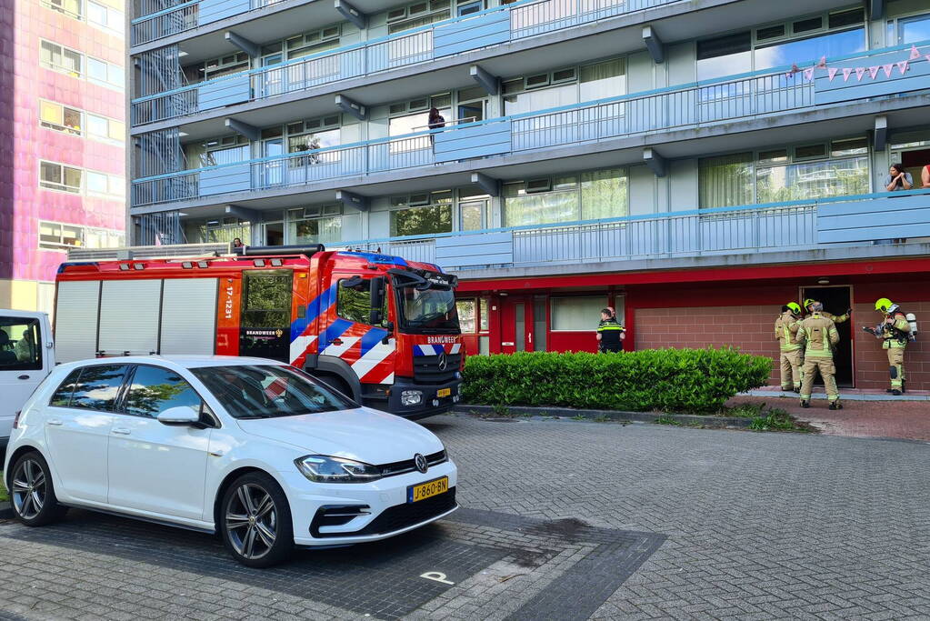 Brandweer doet onderzoek naar vreemde lucht in kelderbox