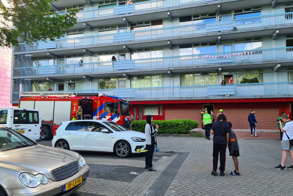 Brandweer doet onderzoek naar vreemde lucht in kelderbox