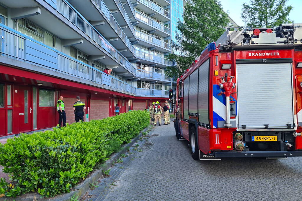 Brandweer doet onderzoek naar vreemde lucht in kelderbox