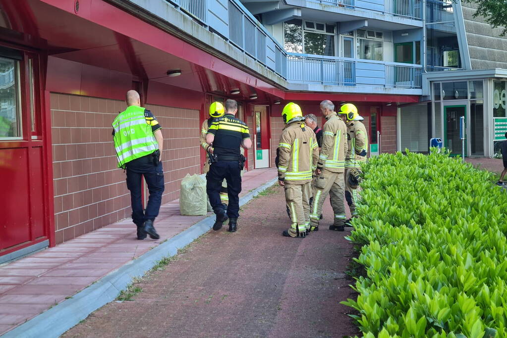Brandweer doet onderzoek naar vreemde lucht in kelderbox
