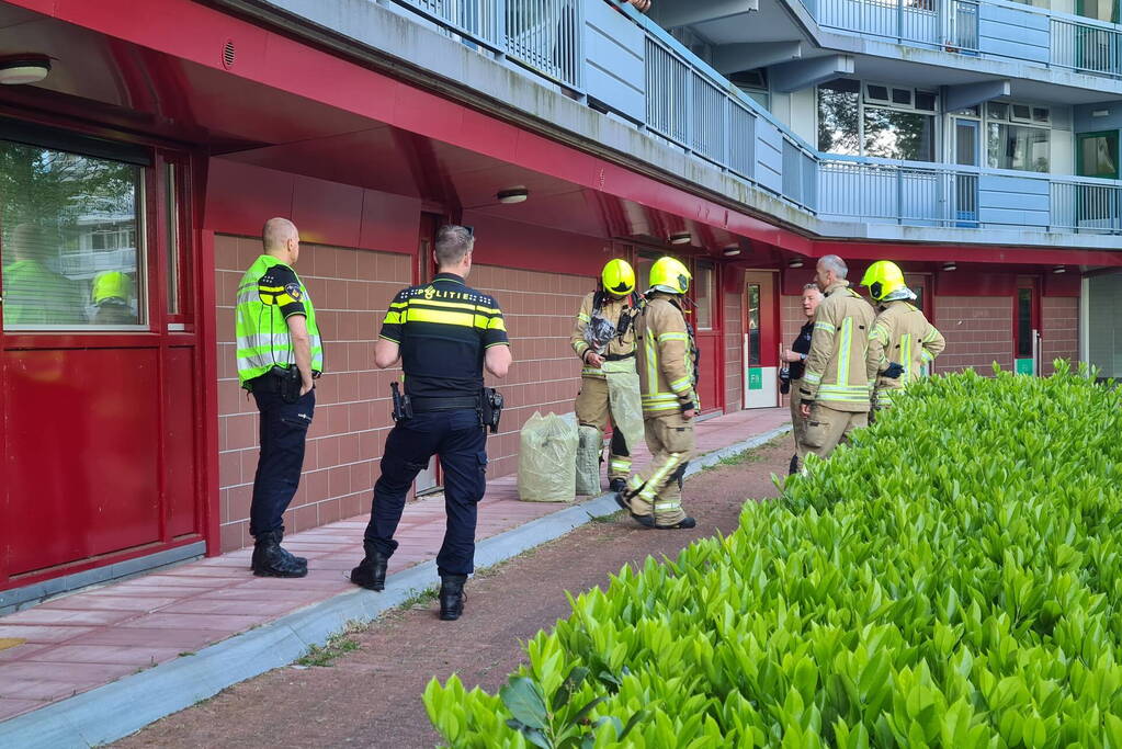 Brandweer doet onderzoek naar vreemde lucht in kelderbox