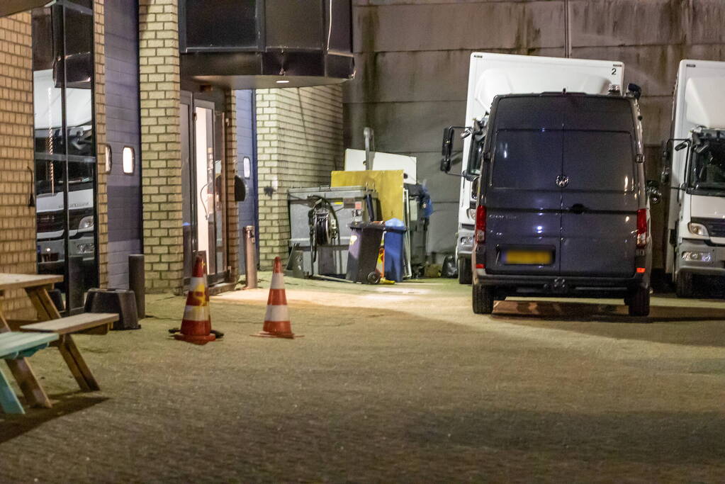 Politie doet onderzoek naar overval op bedrijfspand