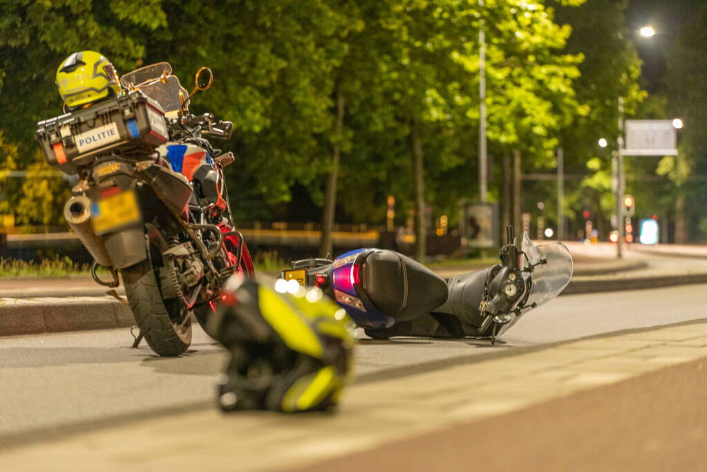 Drankrijder komt ten val met scooter