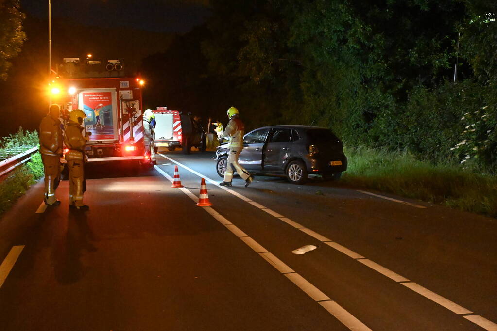 Man klapt op boom en raakt gewond