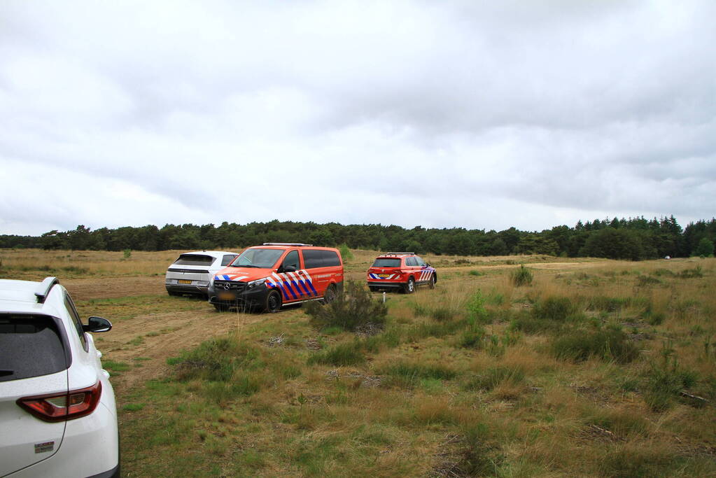Twee bestelbussen met Belgisch kenteken rijden zich vast