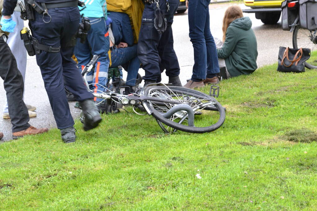 Fietser gewond bij botsing met auto