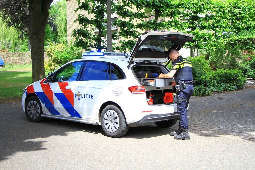 Traumahelikopter landt voor incident bij woning