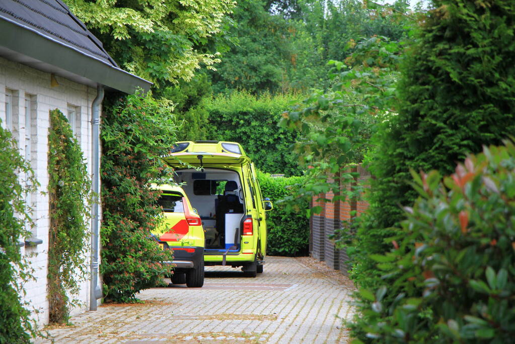 Traumahelikopter landt voor incident bij woning