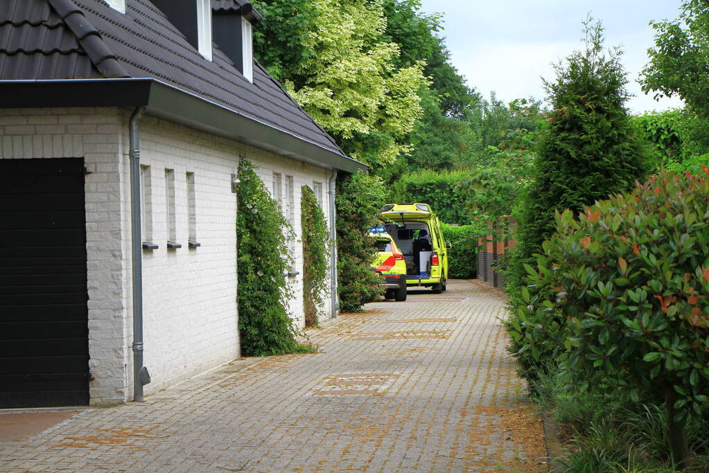 Traumahelikopter landt voor incident bij woning