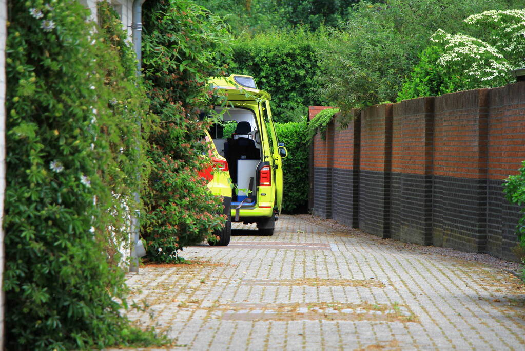 Traumahelikopter landt voor incident bij woning