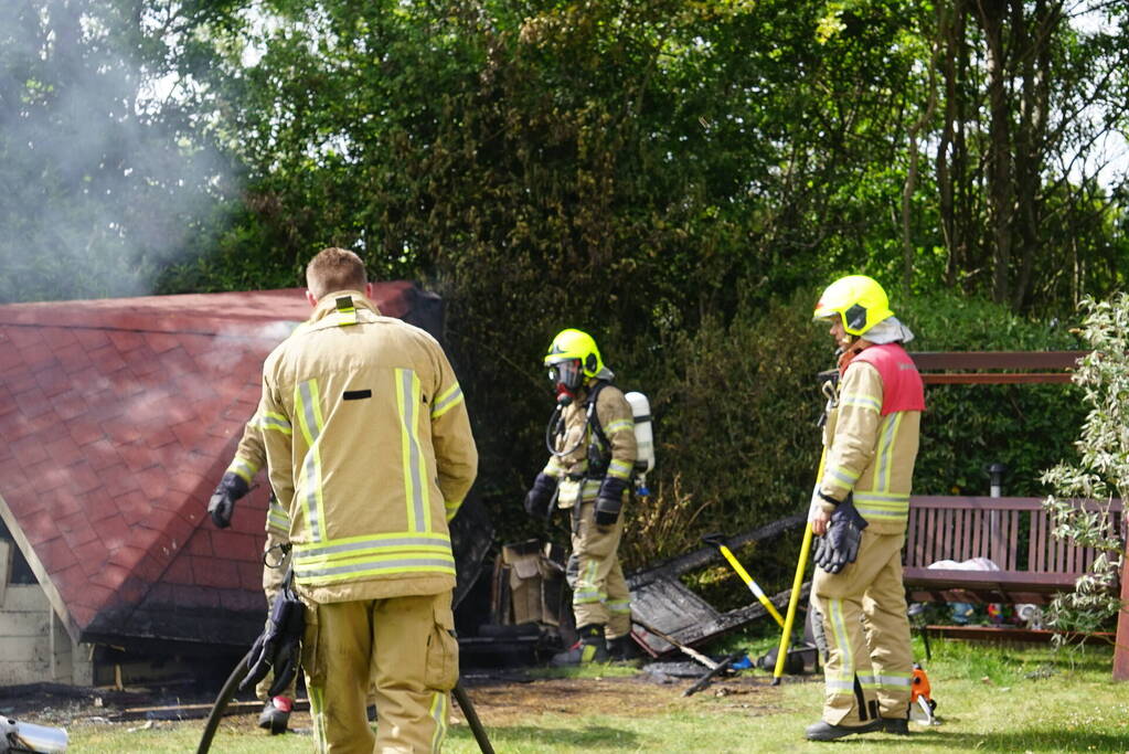 Tuinhuis op Camping Elizabeth Hoeve gaat in vlammen op