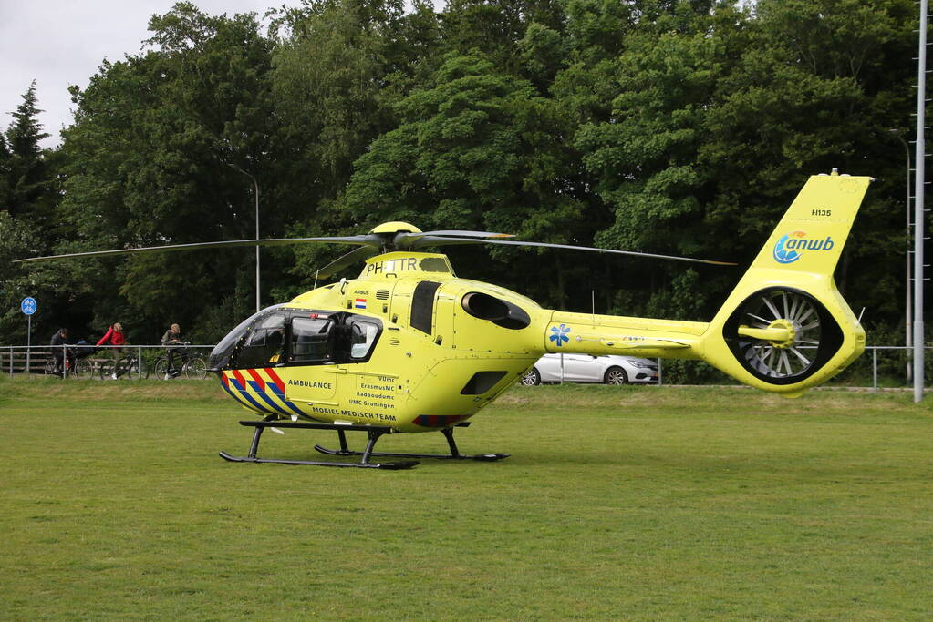 Traumahelikopter landt voor moeder en pasgeboren kind