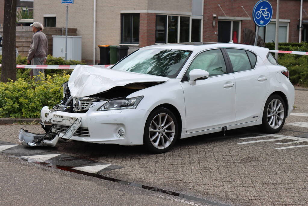 Voetganger aangereden bij kop-staartbotsing