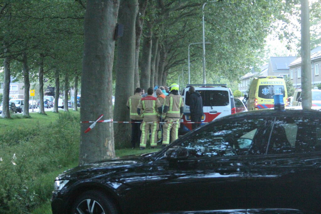 Vrouw met verward gedrag dreigt van dak te springen