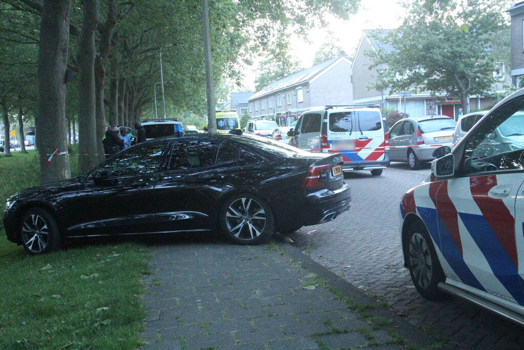 Vrouw met verward gedrag dreigt van dak te springen