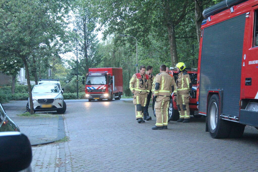 Vrouw met verward gedrag dreigt van dak te springen
