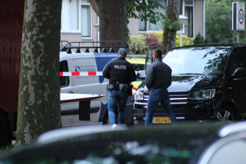 Vrouw met verward gedrag dreigt van dak te springen