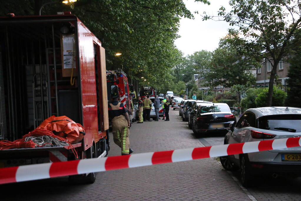 Vrouw met verward gedrag dreigt van dak te springen