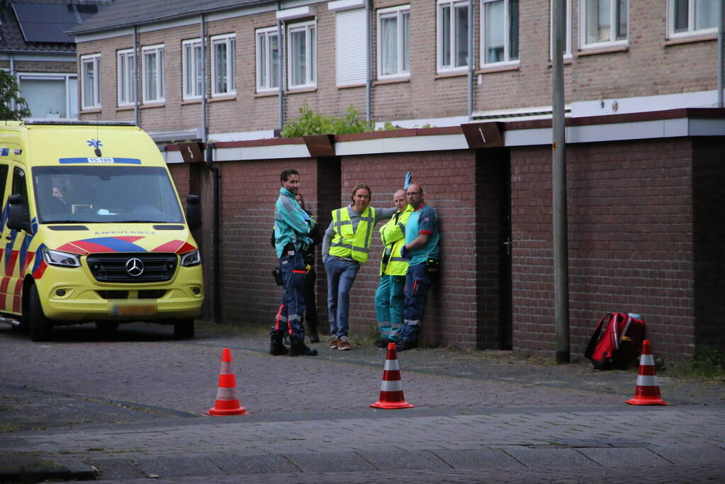 Vrouw met verward gedrag dreigt van dak te springen