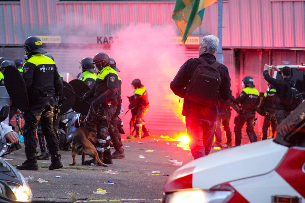 Rellen breken uit na verlies voetbalwedstrijd