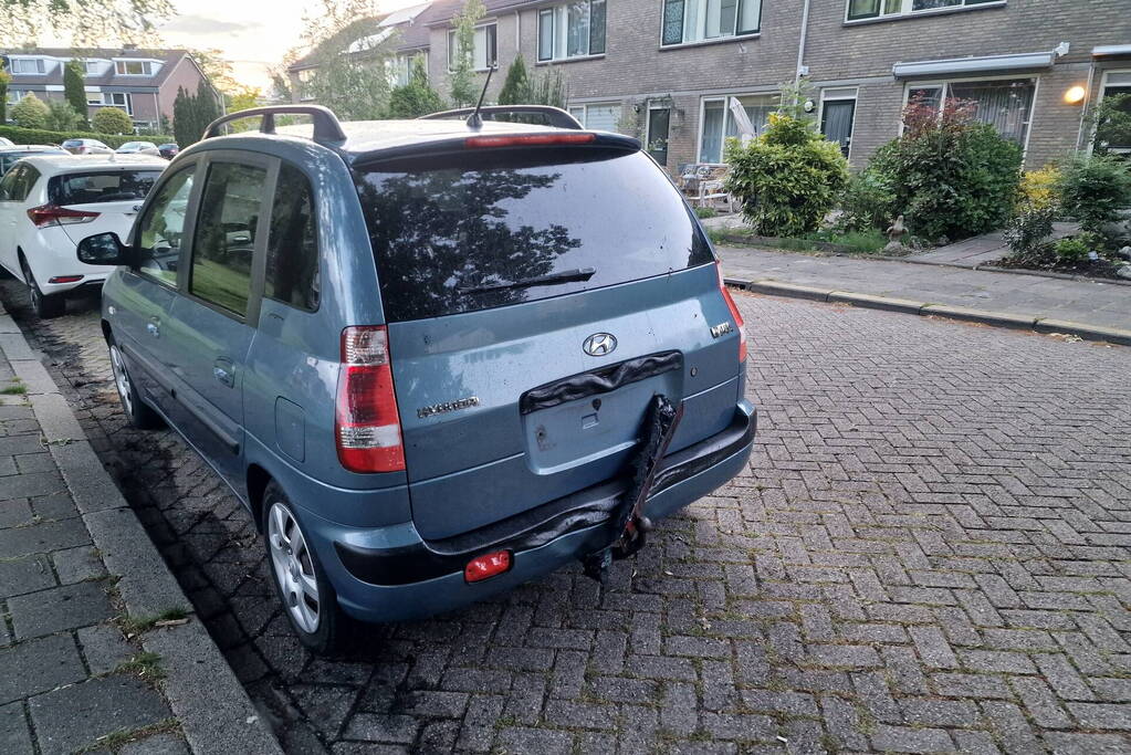 Bestelbus volledig uitgebrand