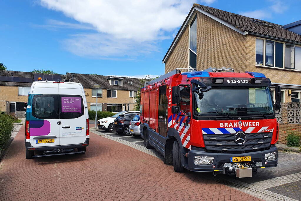 Schuttingpaal zorgt voor gaslekkage in voortuin