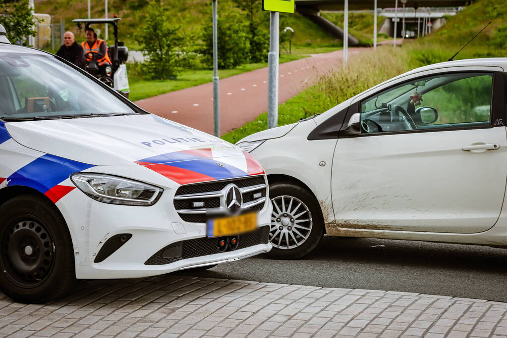 Jongedame op brommer aangereden op fietspad