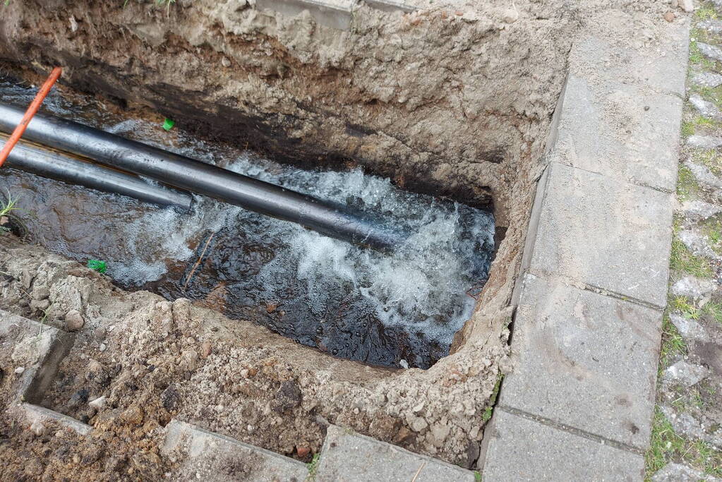 Waterleiding geraakt tijdens werkzaamheden