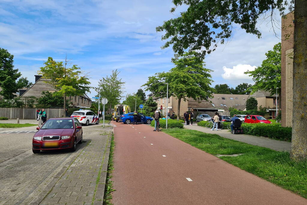 Scooterrijder geschept door overstekende automobilist