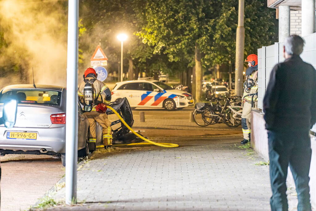 Auto brandt volledig uit na brandstichting