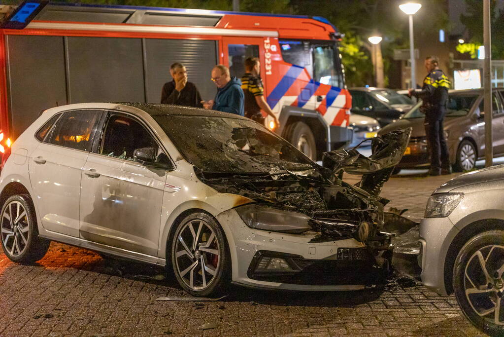 Auto brandt volledig uit na brandstichting