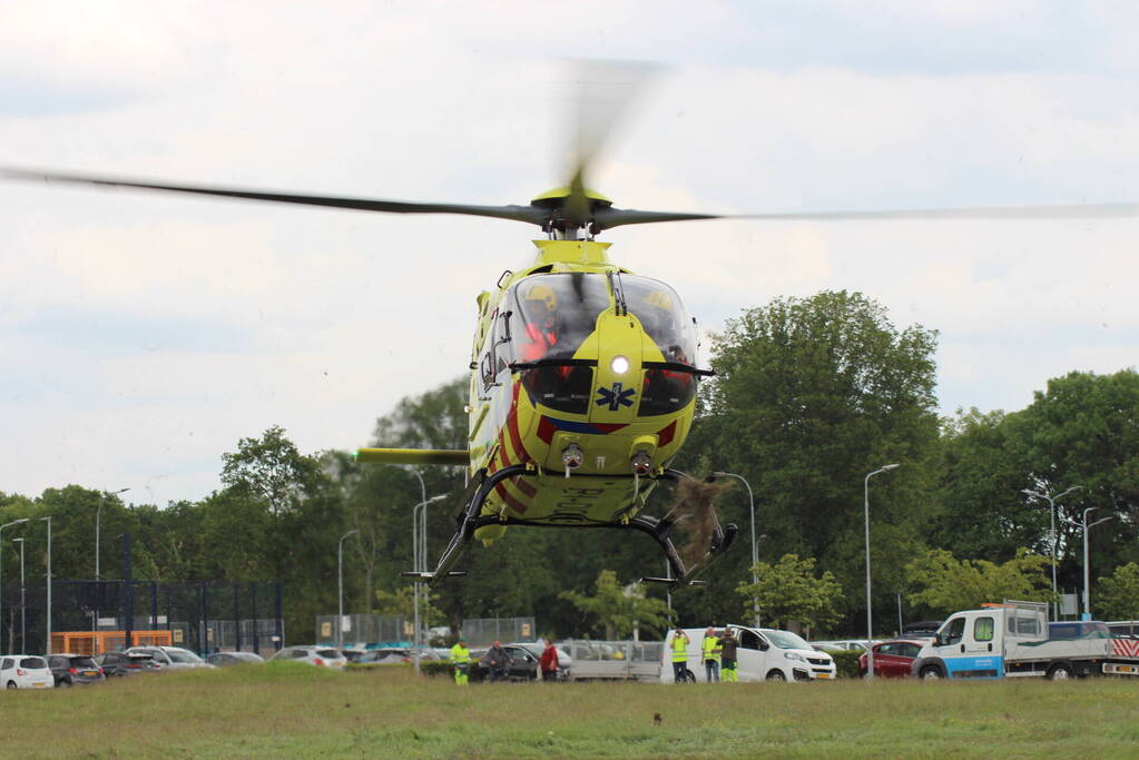 Traumahelikopter met trauma arts landt voor incident bij Brugzicht