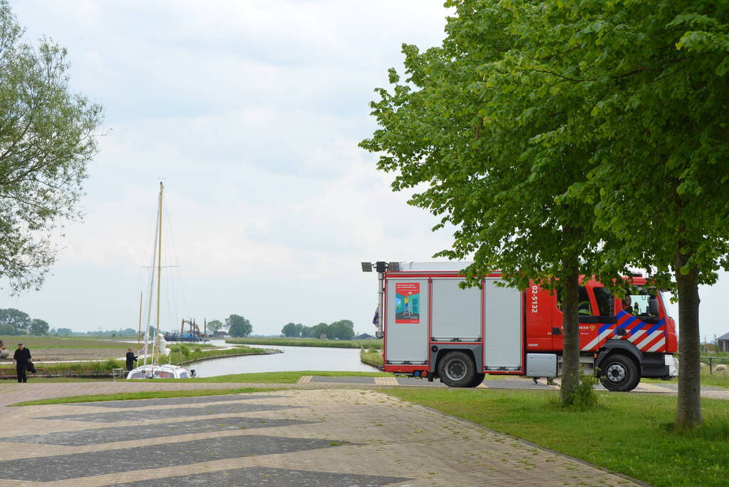Catamaran loopt schade op bij botsing Harinxmakanaal