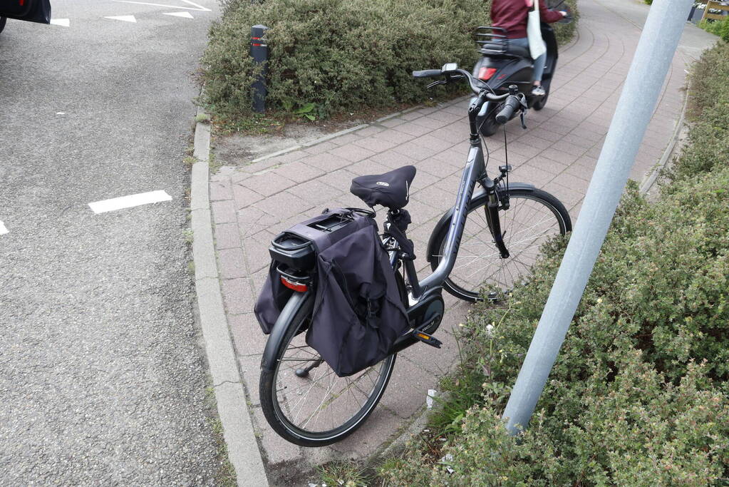 Fietser gewond bij botsing met auto