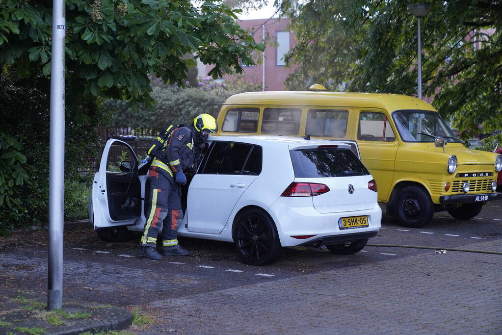 Geparkeerde auto in brand