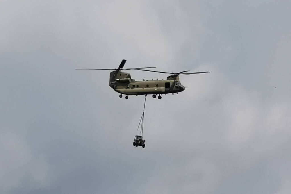 Helikopters van Defensie oefenen 'slingery'