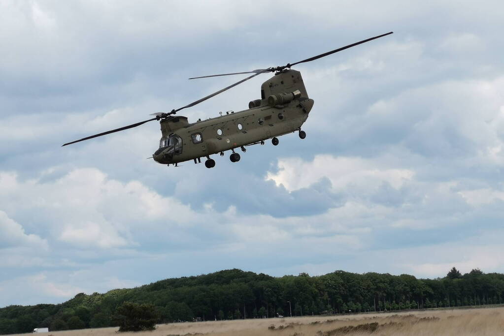 Helikopters van Defensie oefenen 'slingery'