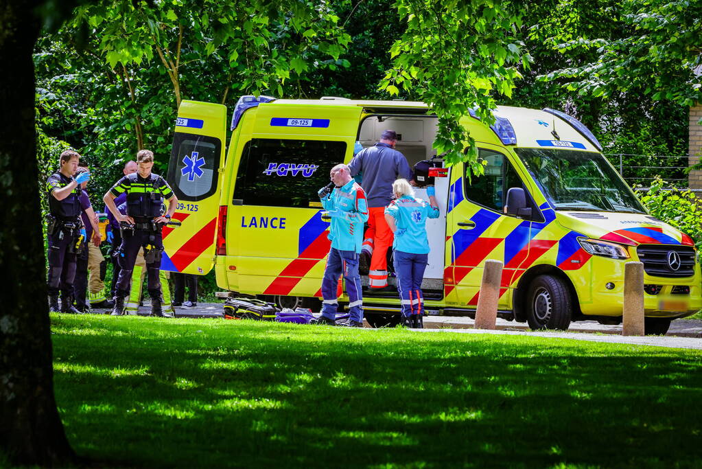 Traumahelikopter landt voor incident met kind in brandgang