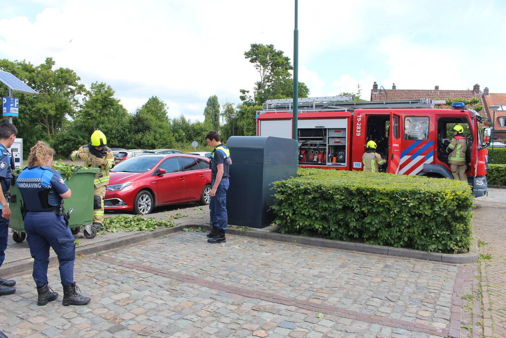 Onkruidbrander van hoveniers veroorzaakt containerbrand