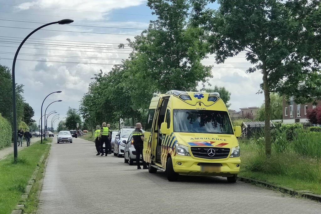 Automobilist rijdt band lek bij eenzijdig ongeval