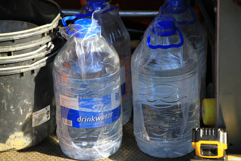 Huishoudens zonder water door lekkage