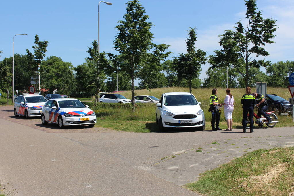 Brommerrijder gewond bij aanrijding met auto